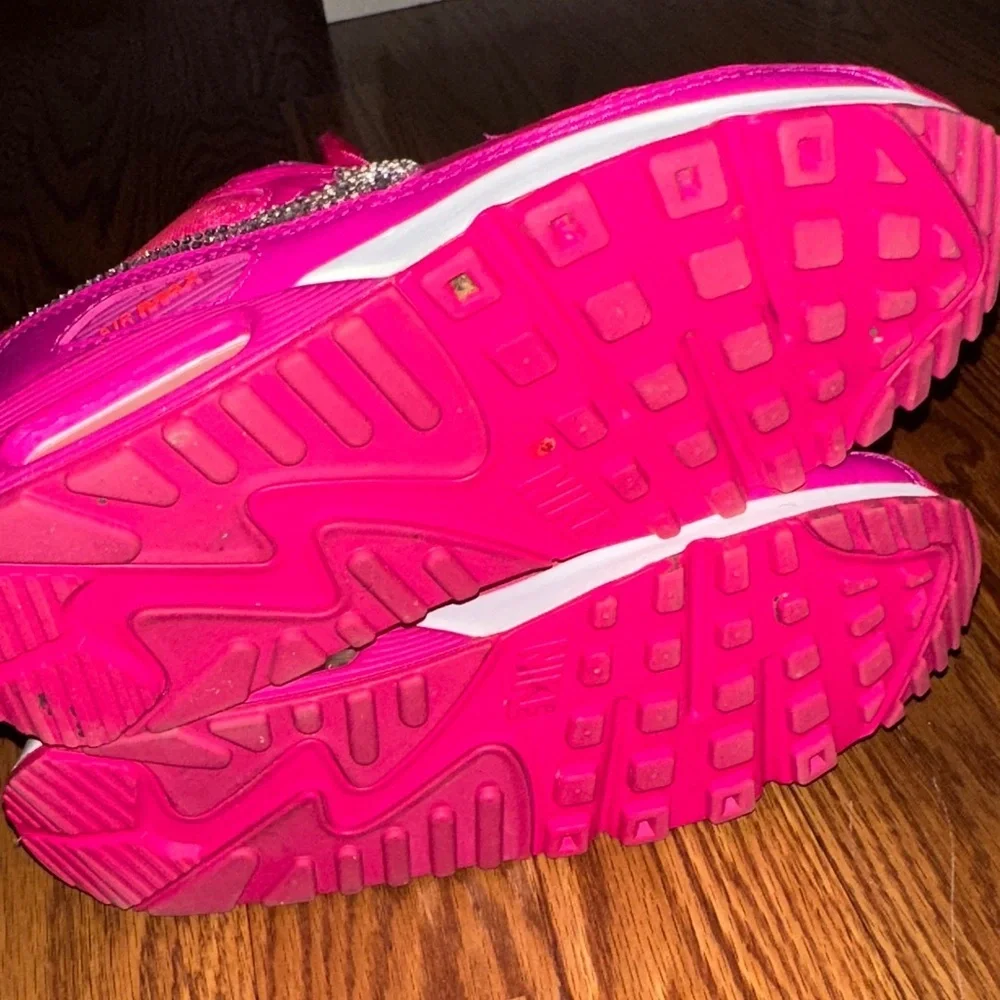 Nike vibrant fuchsia